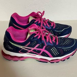 Women’s ASICS Gel Kayano 22 Size 9